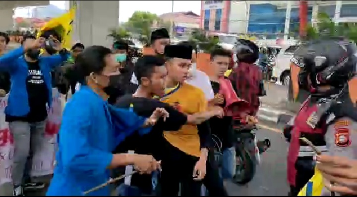 Mahasiswa yang Keroyok Polisi saat Demonstrasi Penolakan Minyak Goreng di Makassar Ditangkap